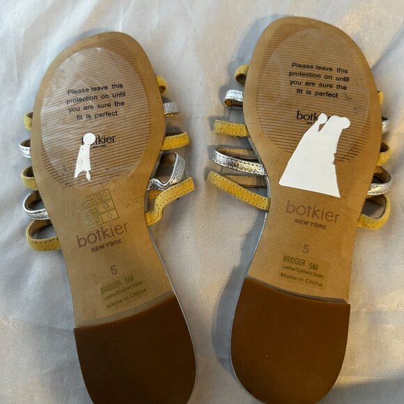 BOTKIER New York  Bridger Yellow Suede & Silver Metallic Leather Slides Size 5 - Picture 4 of 4